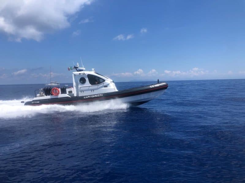PONZA: CARABINIERI PORTANO IN SALVO QUATTRO TURISTI A BORDO DI UN GOMMONE