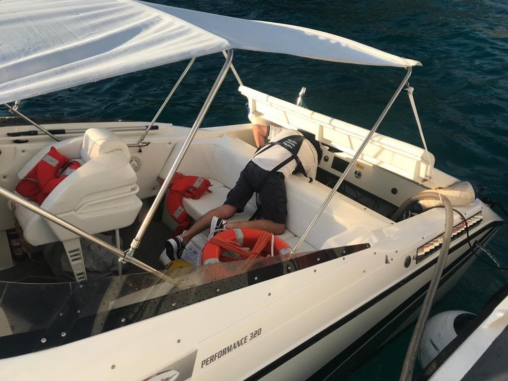 SPERLONGA: FAMIGLIA CON BAMBINO IN DIFFICOLTA' SALVATA DALLA GUARDIA COSTIERA