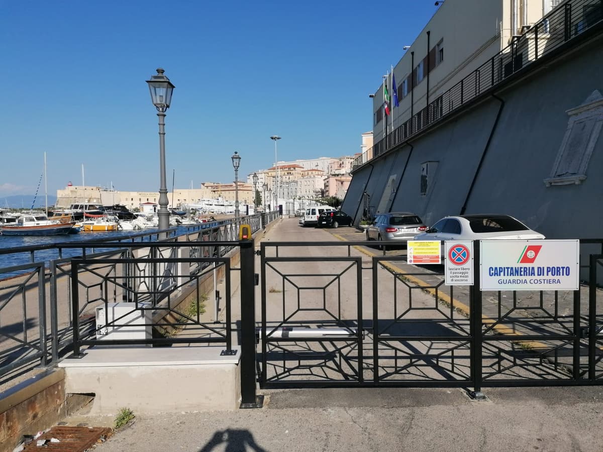 Il Partito Comunista denuncia la chiusura del tratto davanti la Capitaneria
