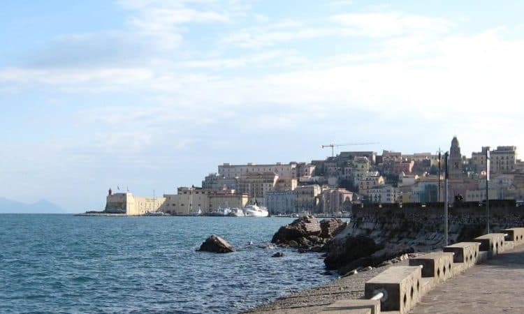 GAETA, BELLEZZA E LENTEZZA DI UN TURISMO D'ALTRI TEMPI