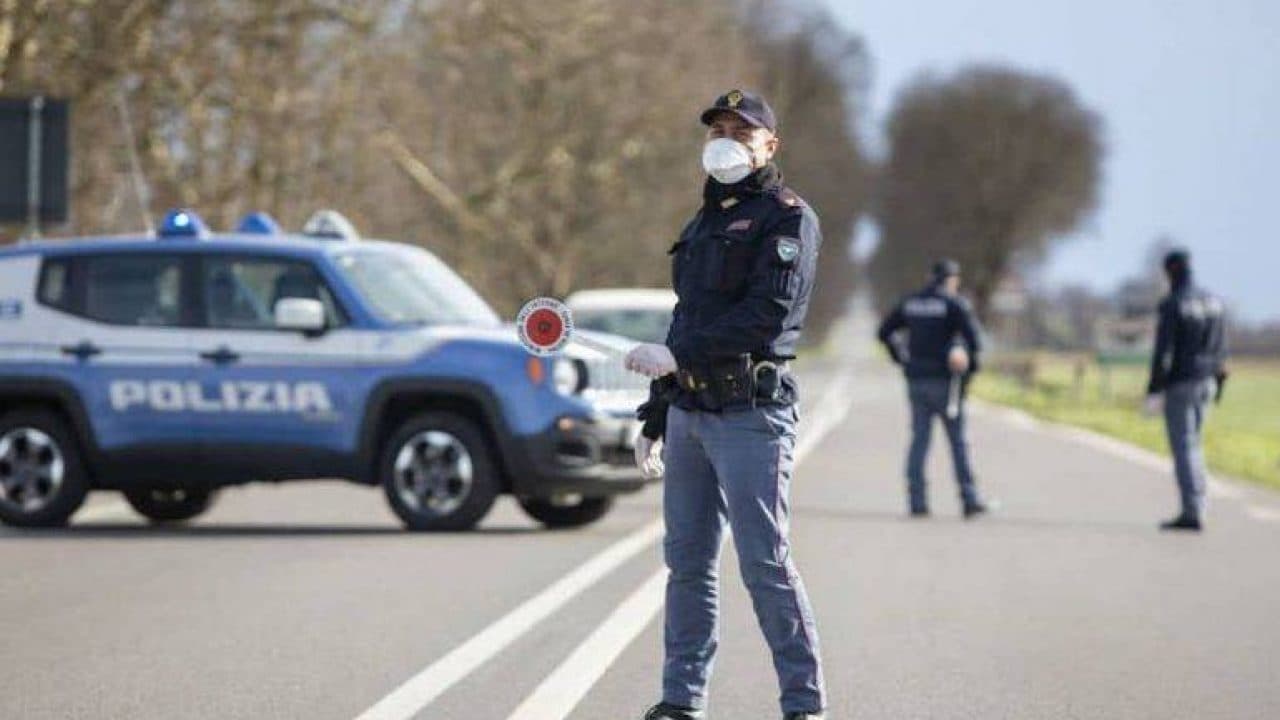 STRADA STATALE 148 PONTINA: POLSTRADA ARRESTA ALBANESE ALLA GUIDA DI UN FURGONCINO