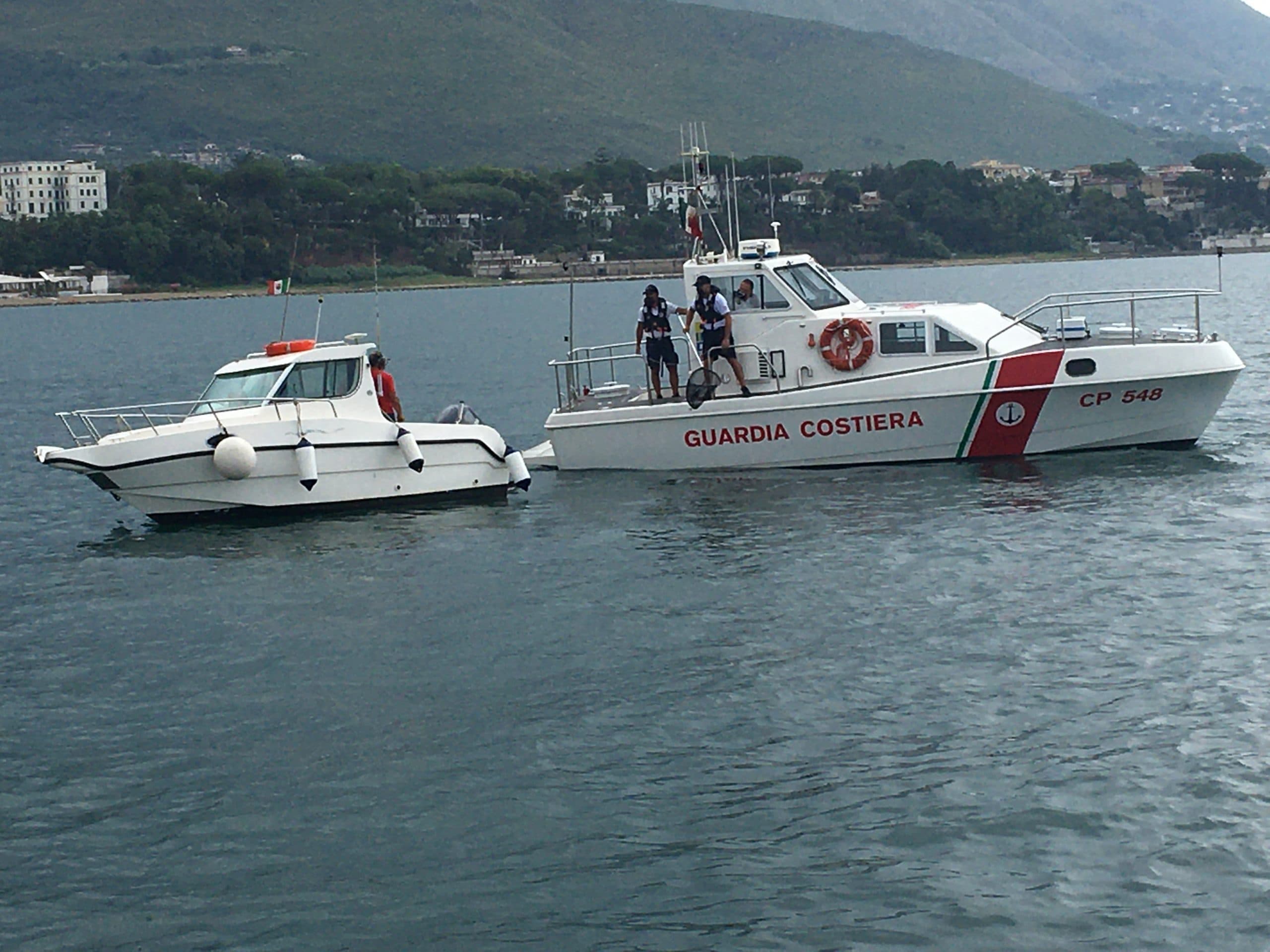 GUARDIA COSTIERA IMPEGNATA NEL FAR RISPETTARE LE ORDINANZE DEL MARE E NELL'ASSISTERE I DIPORTISTI
