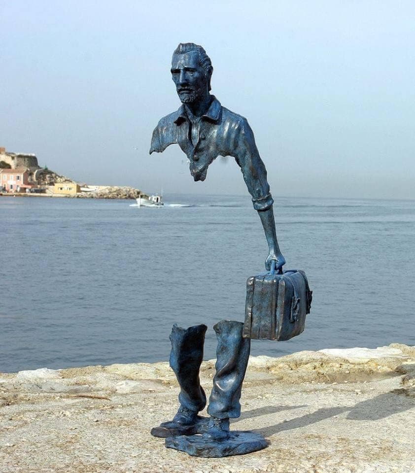 CHE NE SANNO DEL VUOTO CHE TI LASCIA ABBANDONARE IL MARE: IL SALUTO DEI NOSTRI GIOVANI CHE TORNANO NELLE LOCALITA' LONTANE DOVE LAVORANO