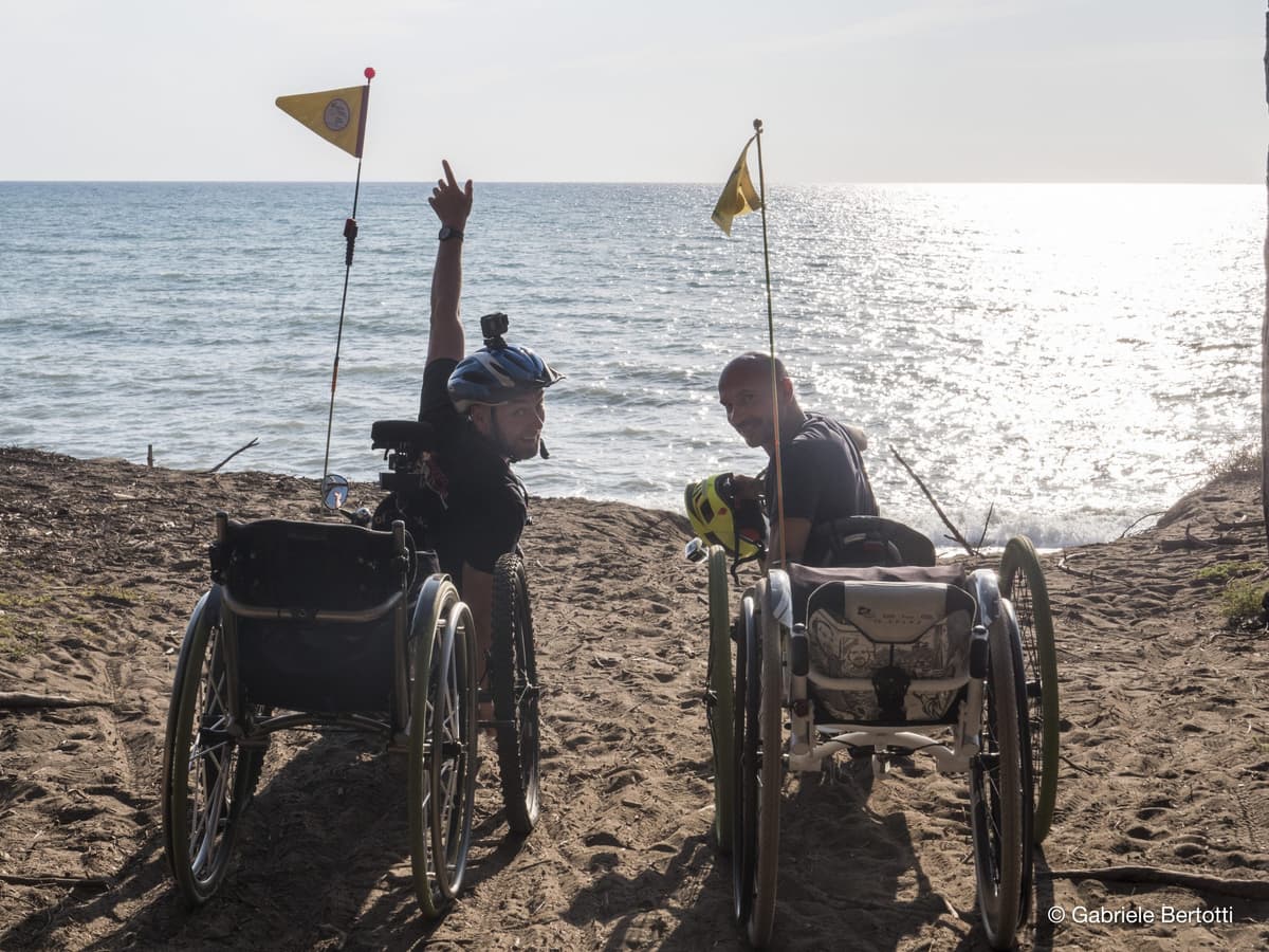 GAETA: FA TAPPA IN CITTA' IL TOUR DI HANDBIKE DI LUCA PAIARDI E DANILO RAGONA