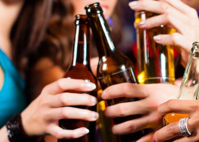Niente alcolici in vetro o in lattina a Ferragosto