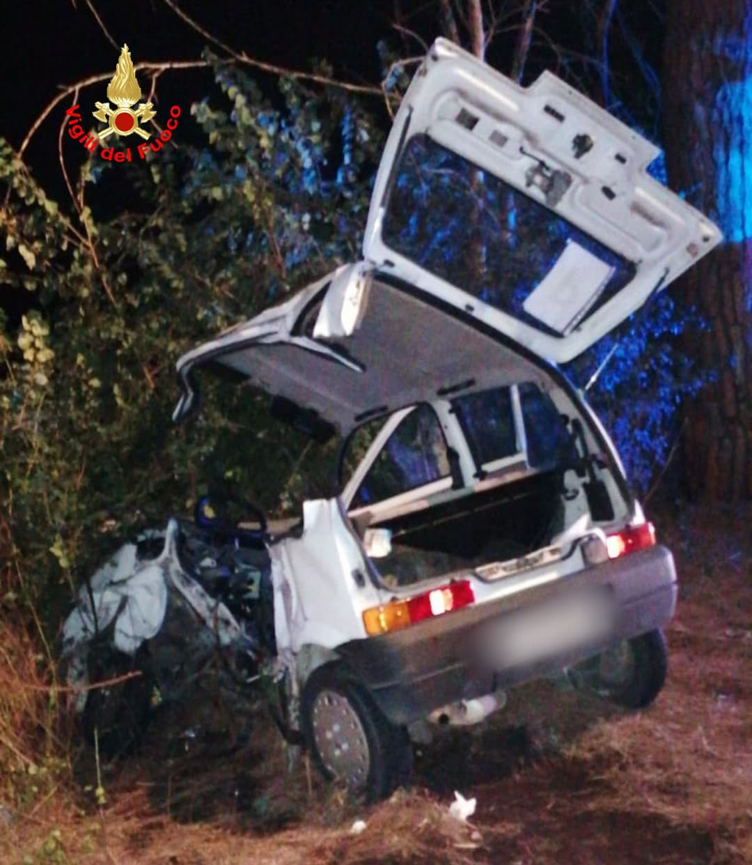 I VIGILI DEL FUOCO IERI SERA IMPEGNATI NEL RECUPERO DI AUTO INCIDENTATE SULLA VIA APPIA