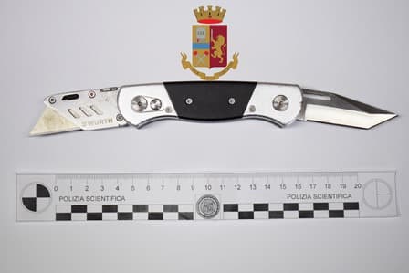 PREGIUDICATO SESSANTENNE ENTRA IN COMMISSARIATO ARMATO DI GROSSO COLTELLO BIFILARE