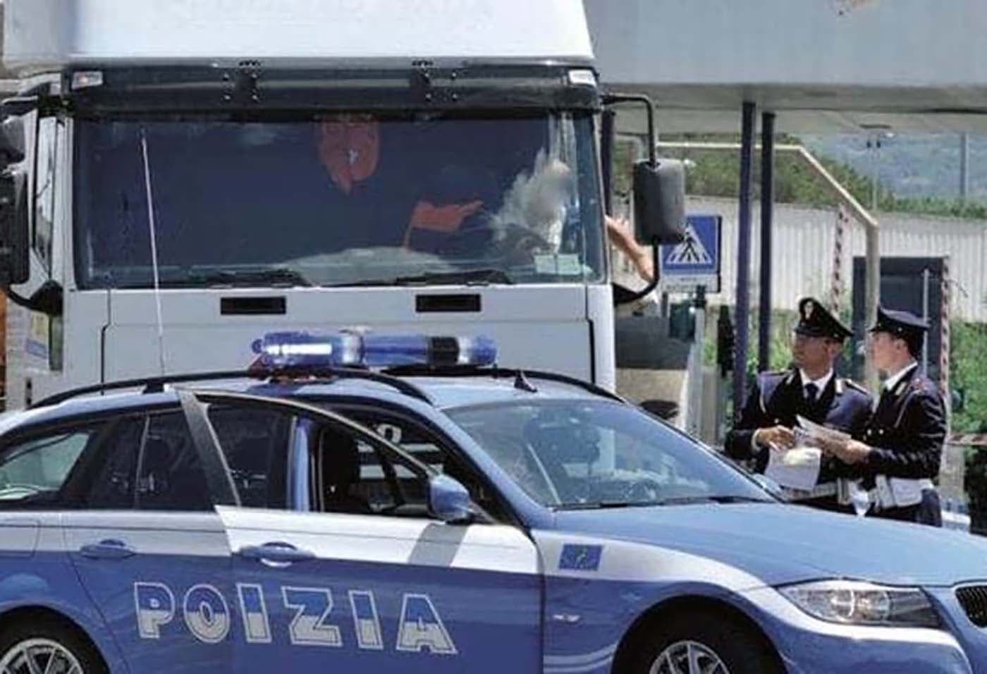 Trasportava surgelati, gelati ed altri prodotti freschi con il refrigerante spento. Patente ritirata