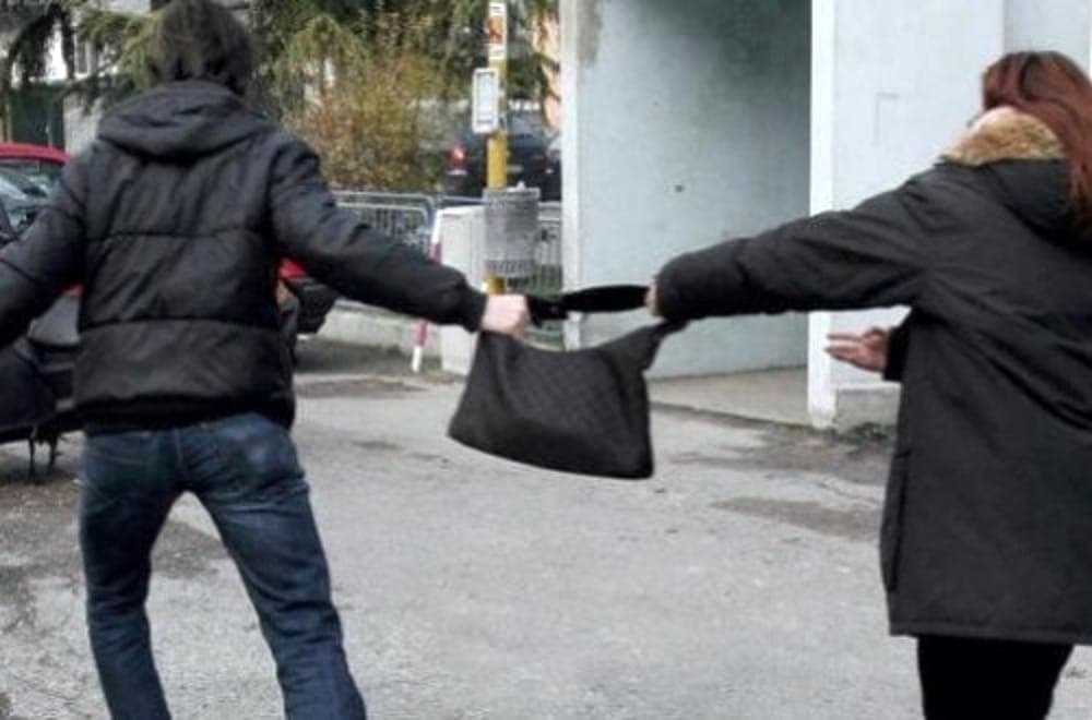 ALGERINO SENZA FISSA DIMORA TENTA UNO SCIPPO A DANNO DI DUE DONNE PER STRADA, PRESO DAI CARABINIERI