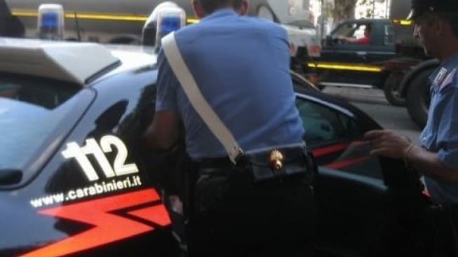 UNA LITE IN FAMIGLIA SI TRASFORMA PER UN CINQUANTAQUATTRENNE IN UNA SERIE DI REATI PER ESSERSI OPPOSTO AI CARABINIERI INTERVENUTI
