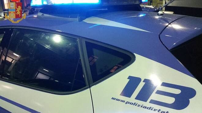 CODICE ROSSO: MINACCIA COL COLTELLO MOGLIE E FIGLIA, ARRESTATO DALLA POLIZIA