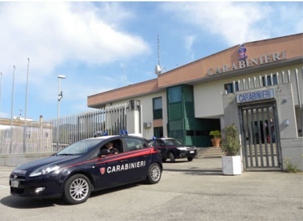 CARABINIERI INTERVENGONO PER UNA DONNA MAROCCHINA CHE RUBA IN UN ESERCIZIO COMMERCIALE