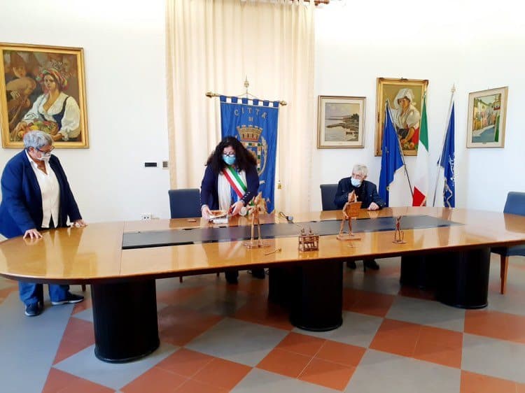 FORMIA: IL SINDACO PREMIA IL MAESTRO FRANCO VIOLA, IL GEPPETTO DELLA CITTA'