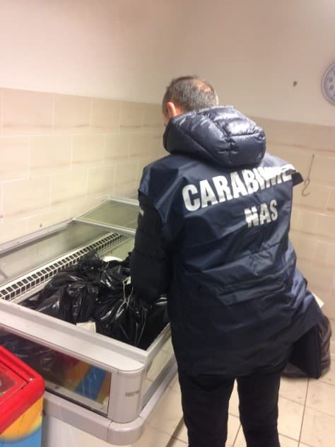 FORMIA: CARABINIERI SEQUESTRANO IN UN RISTORANTE 300 KG DI CARNE NON CERTIFICATA