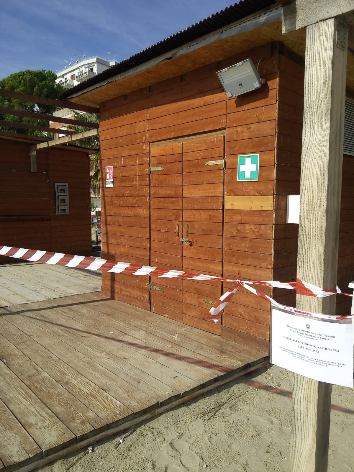 GUARDIA COSTIERA A FORMIA SEQUESTRA OPERE CHE OCCUPANO AREA DEL LITORALE CITTADINO