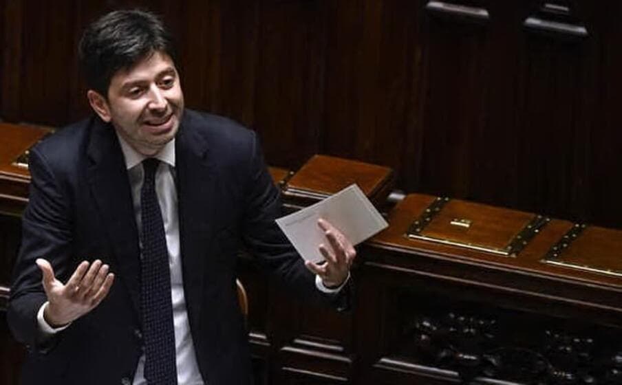 COVID-19: NUOVE DISPOSIZIONI PER FRENARE L'IMPENNATA DI CONTAGI E I RICOVERI IN TERAPIA INTENSIVA