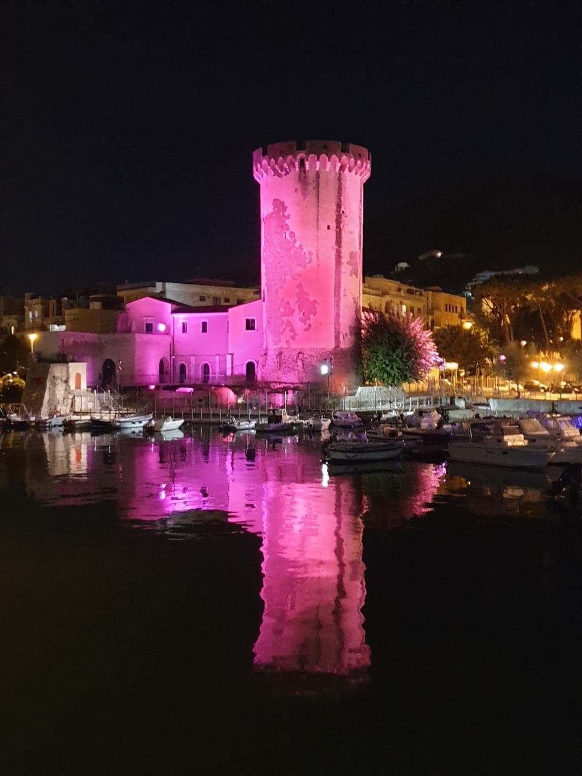 FORMIA: IL COMUNE ADERISCE ANCHE QUEST'ANNO AL NASTRO ROSA DELL'AIRC