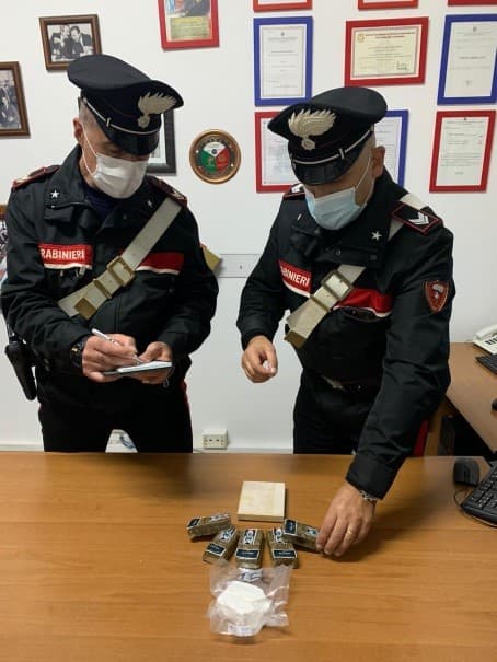 SCAURI: PANETTI DI HASHISH E COCAINA, ARRESTATA DONNA DI 38 ANNI DAL NORM