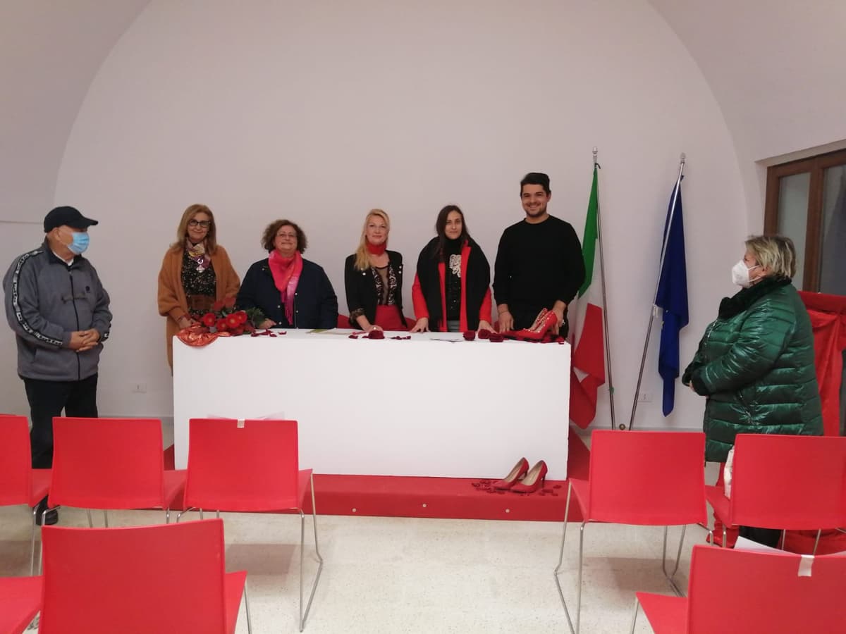 TINNI SEQUINO PER LA GIORNATA MONDIALE CONTRO LA VIOLENZA SULLE DONNE