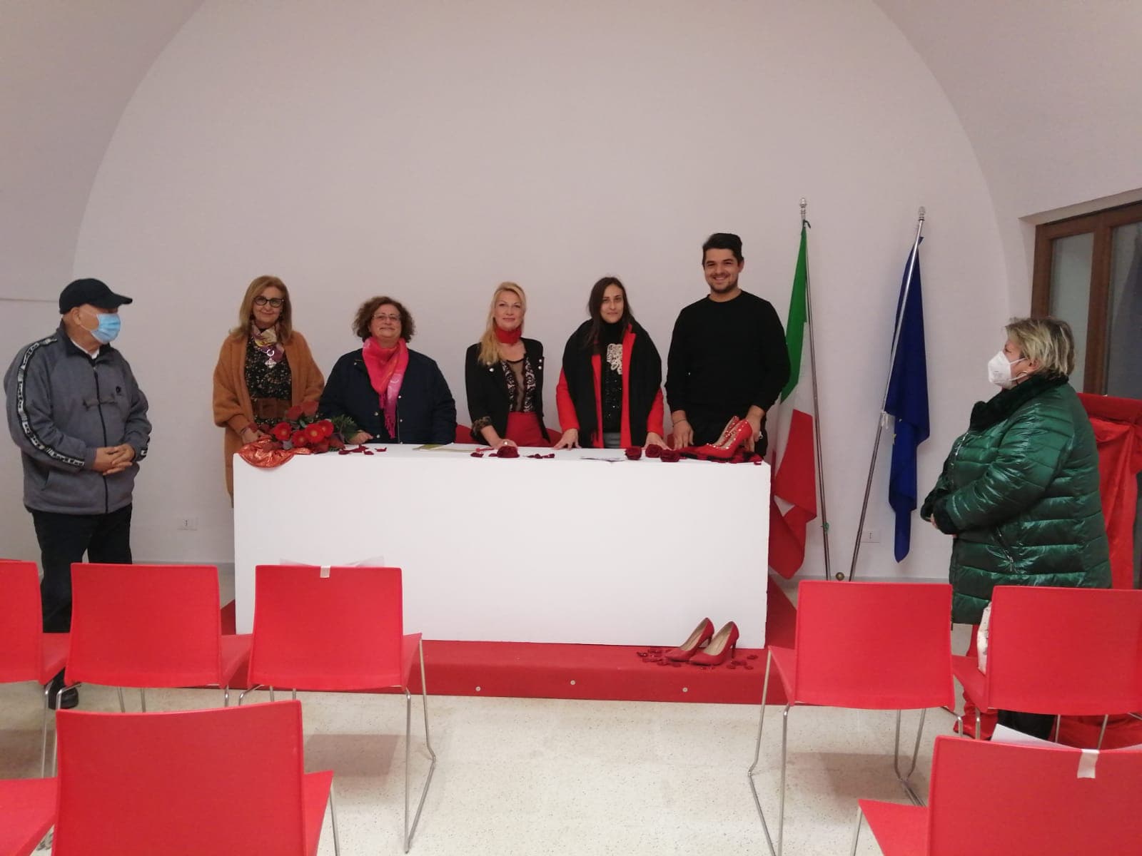 TINNI SEQUINO PER LA GIORNATA MONDIALE CONTRO LA VIOLENZA SULLE DONNE