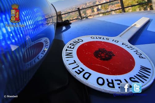 POLIZIA: GIOVANE ALLONTANATO DALLA CASA DI FAMIGLIA, DIVIETO DI AVVICINARSI ALLA MADRE