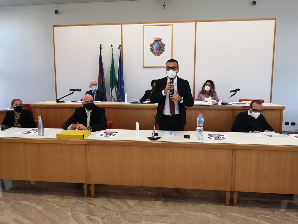 FONDI: RESOCONTO DEL CONSIGLIO COMUNALE, OGGI 18 NOVEMBRE HA TRATTATO OTTO PUNTI