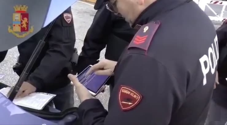 FONDI: PREGIUDICATO LITIGA CON I PROPRI CONVIVENTI, POLIZIA LO CONDUCE IN CARCERE