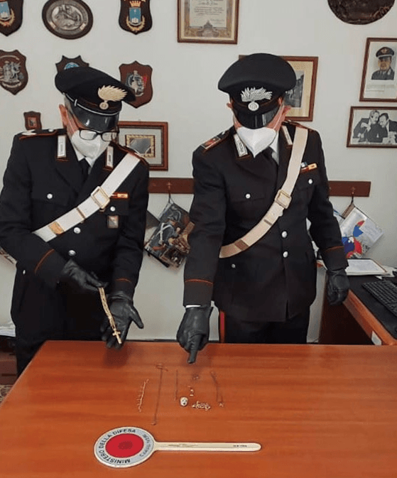 CASTELFORTE: TRISTE VICENDA, RUBA I GIOIELLI AL NONNO CONVIVENTE, DENUNZIATO DALL'ARMA