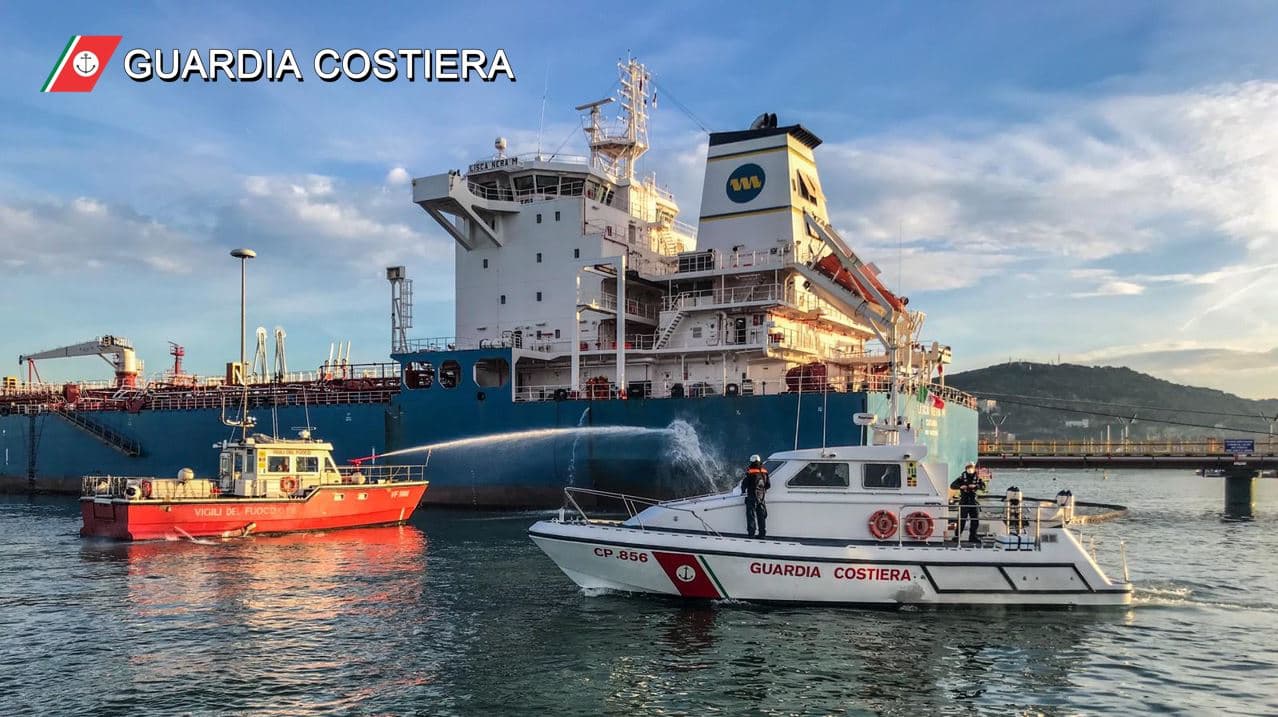 GAETA: ESERCITAZIONE SENZA PREAVVISO PRESSO PONTILE PETROLI CON IMPEGNO COMUNE