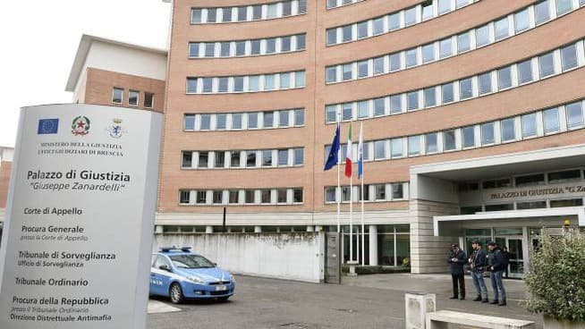 TI FACCIO A PEZZI E TI DO IN PASTO AI CANI, LEI FUGGE IN LOMBARDIA, LA POLIZIA INTERVIENE