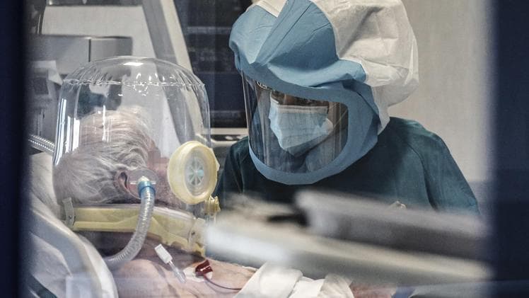 Covid-19 in Italia dall'inizio ad oggi: cinque milioni di contagiati e 131.384 deceduti, 82.546 ammalati