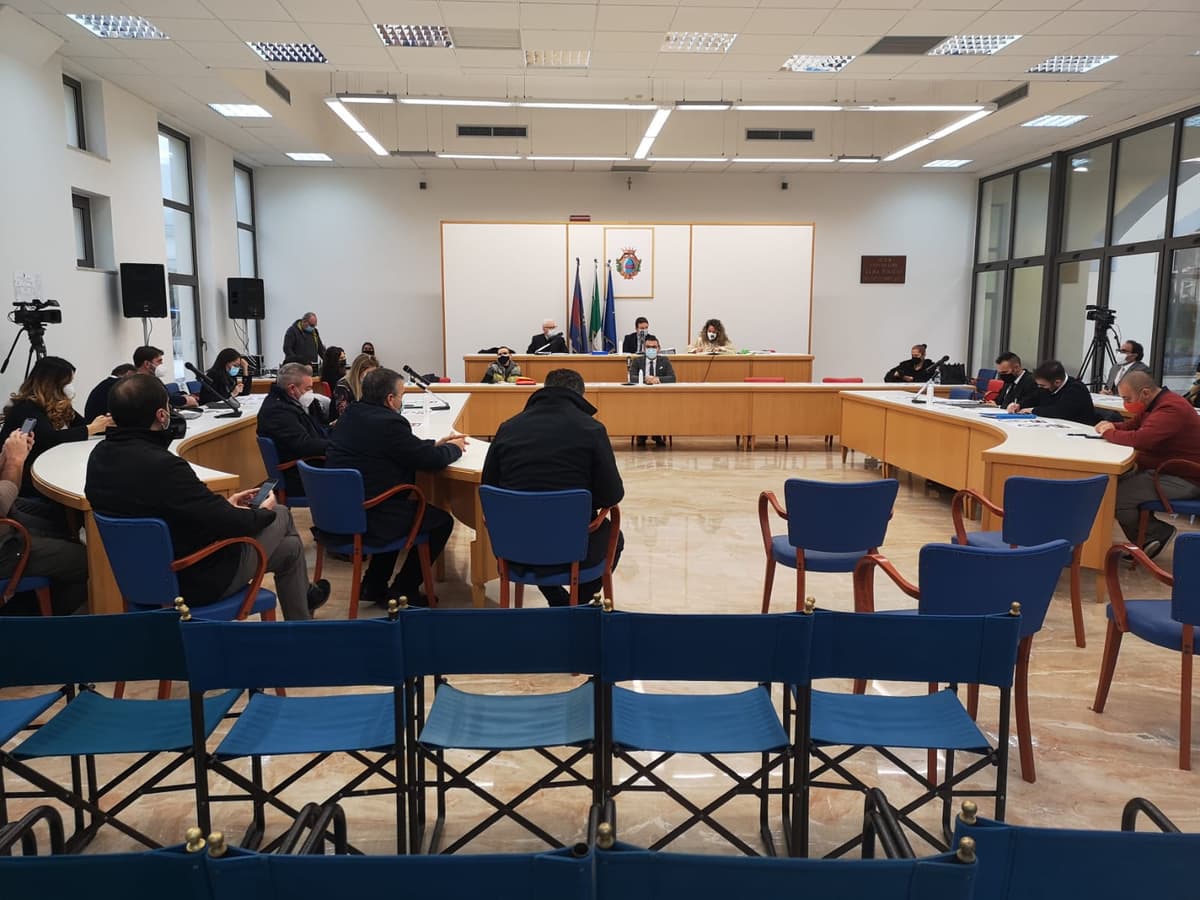 FONDI: RESOCONTO DEL CONSIGLIO COMUNALE CON DODICI PUNTI ALL'ORDINE DEL GIORNO