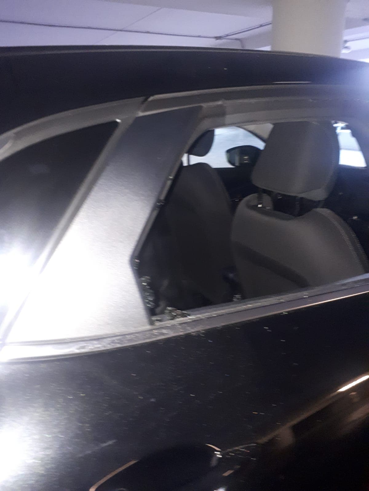 POLIZIA INDIVIDUA E ARRESTA SERIAL ROBBER DEI GARAGI CONDOMINIALI PLURIPREGIUDICATO