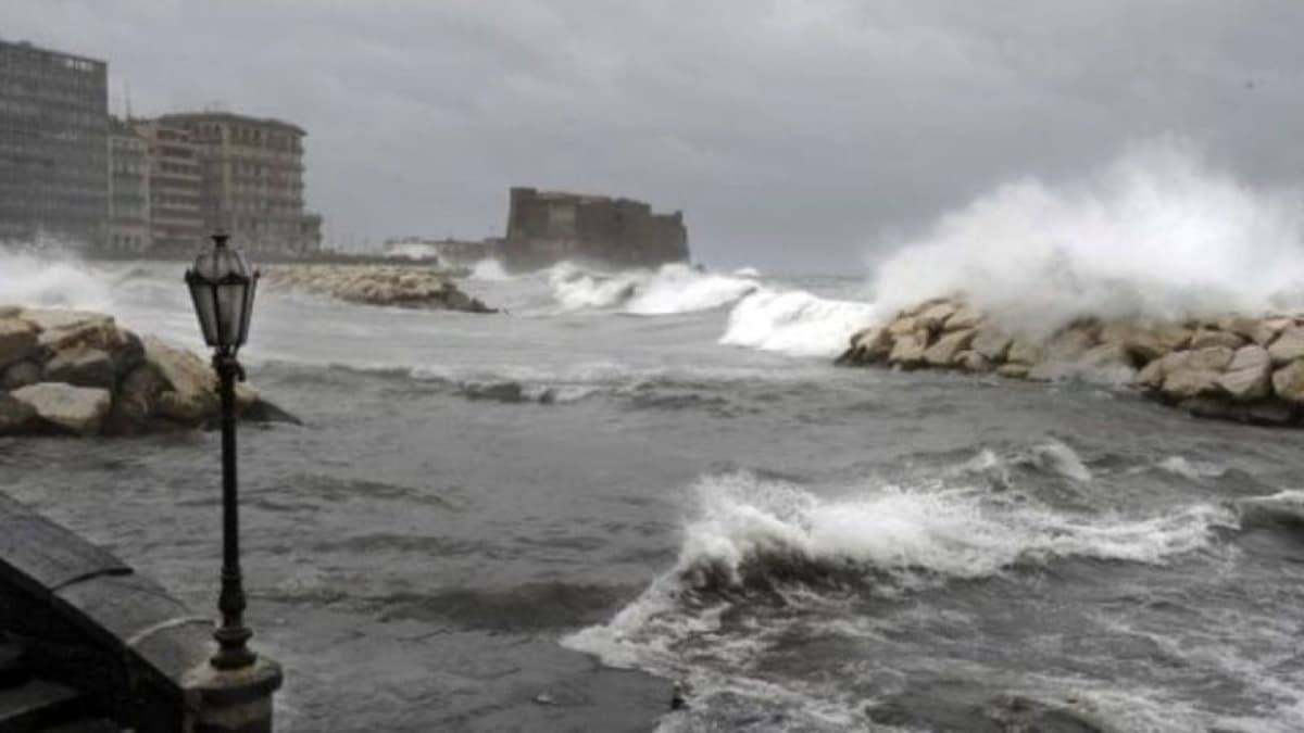 Maltempo: neve al sud, vento forte su gran parte dell'Italia e mareggiate sulle coste