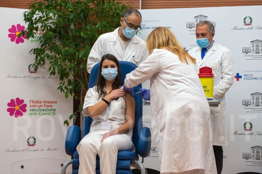 Covid flagella l'Italia, il 20% della popolazione è positiva, dall'inizio 171.000 decessi acclarati