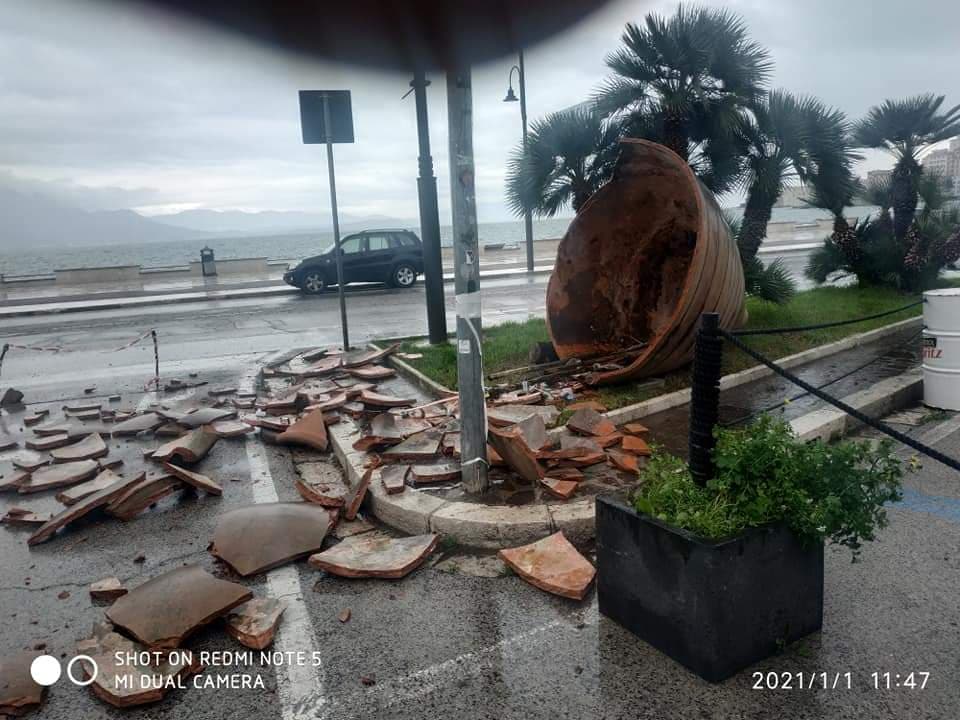 GAETA: ITALIA NOSTRA DENUNZIA DISTRUZIONE VANDALICA DI UN'ANFORA SUL LUNGOMARE