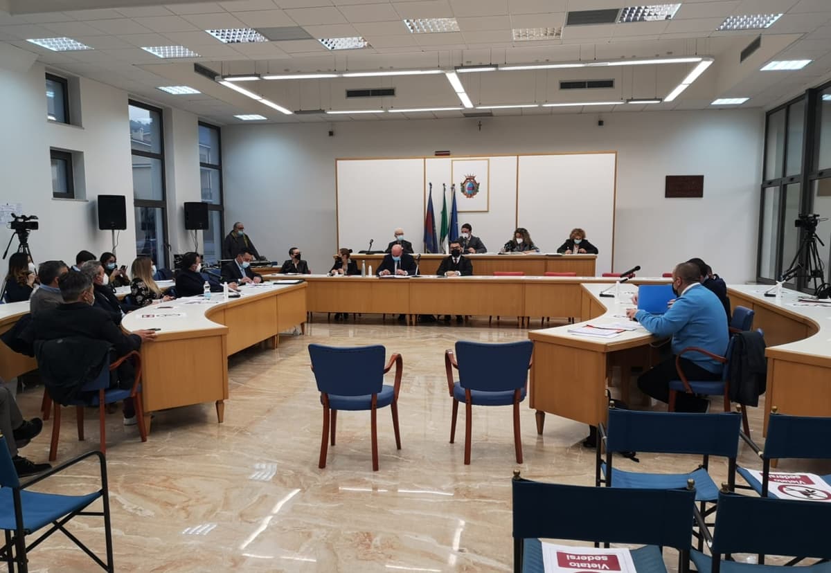 FONDI: CONSIGLIO COMUNALE NO UNANIME AL SITO DI STOCCAGGIO DI INERTI SUL TERRITORIO