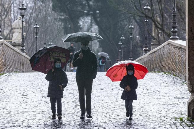 Maltempo: venti forti e di burrasca da Nord a Sud, allerta gialla in tre regioni