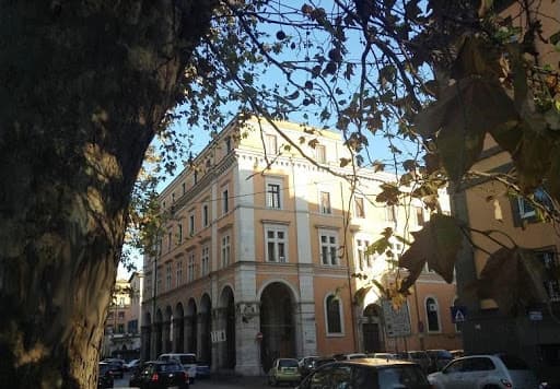 Polizia: tre ragazze 14enni aggrediscono coetanea in modo bestiale, denunzia al Tribunale dei Minori