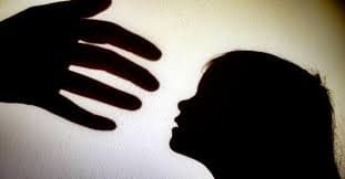 PEDOFILIA: NONNA CINQUANTENNE NON PUO' AVVICINARSI A NIPOTINA DI CINQUE ANNI