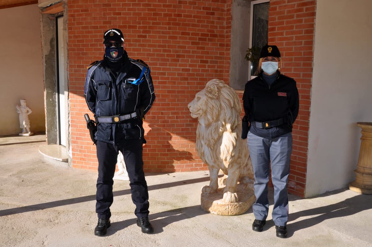 SEQUESTRATA UNA LOTTIZZAZIONE ABUSIVA DI SEI VILLETTE REALIZZATE E ABITATE IN MODO STABILE