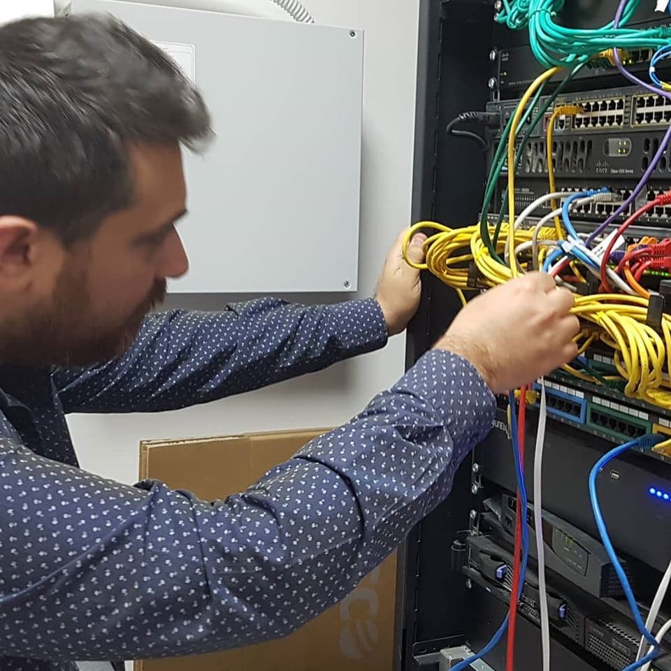 Formia, premiata azienda che porta la fibra ottica dove non c'è