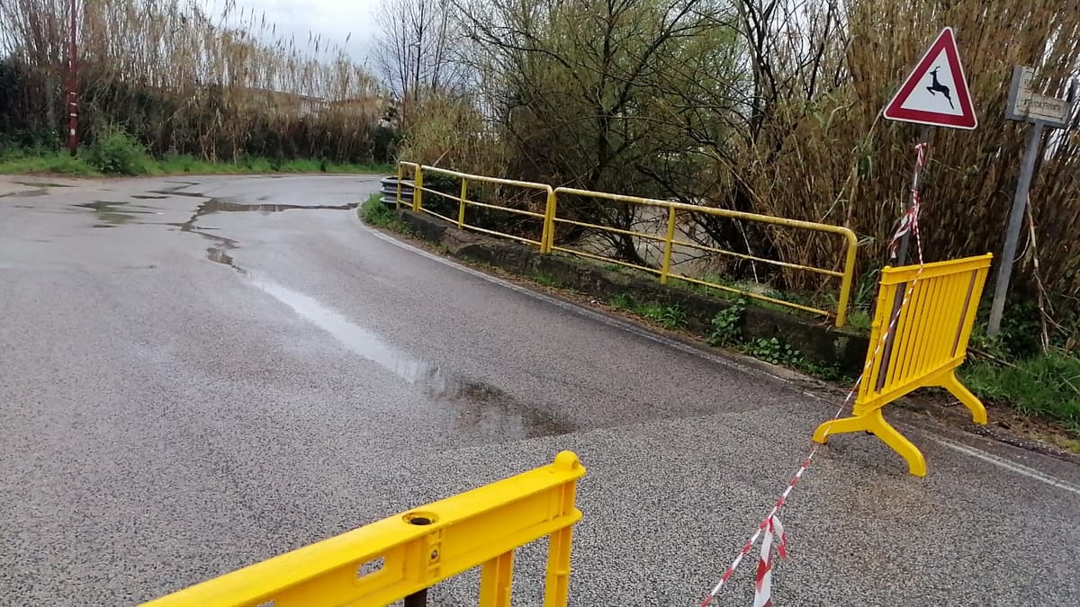 DOPO UN TEMPORALE A GIANOLA STRADE ALLAGATE, COMUNE SE CI SEI BATTI UN COLPO...