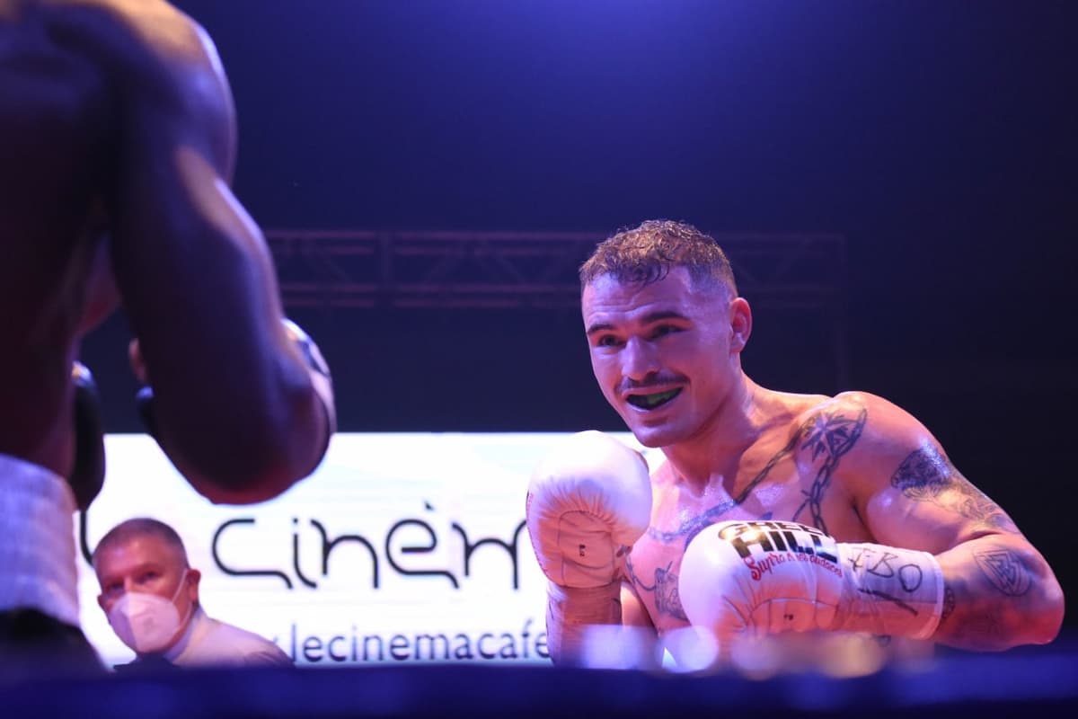Boxe Magnesi dopo Fondi difende il titolo mondiale contro campione sudafricano