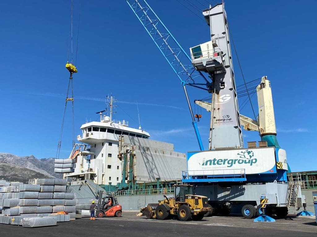 Porto di Gaeta, dalla Spagna una nave con 10.000 tonnellate di alluminio
