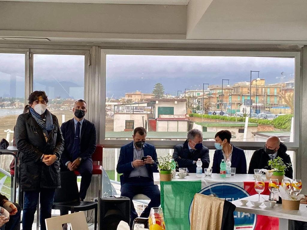 Minturno: Fratelli d'Italia con i suoi big presenta il libro "Fenomeno Meloni"