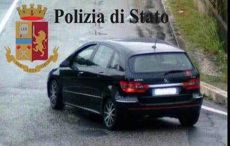 Altera la targa della propria autovettura. Scoperto da un poliziotto in pensione