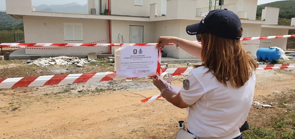 Itri: lavori in difformità ai titoli edilizi presentati. Posti i Sigilli