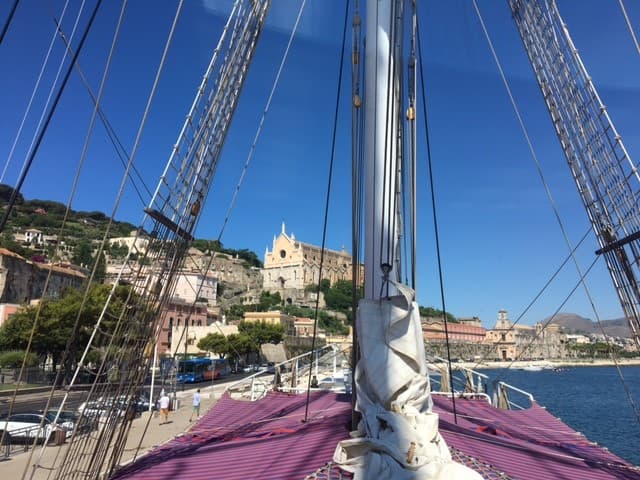 Gaeta: all'ormeggio della Guardia Costiera veliero goletta "Nave Italia" della Marina Militare Italiana