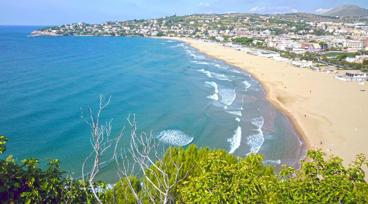 Riparte la stagione balneare e si torna a parlare di gestione delle coste e spiagge libere